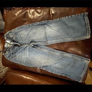 Oshkosh bgosh boys jeans. Straight leg. Adjustable waist. 5T